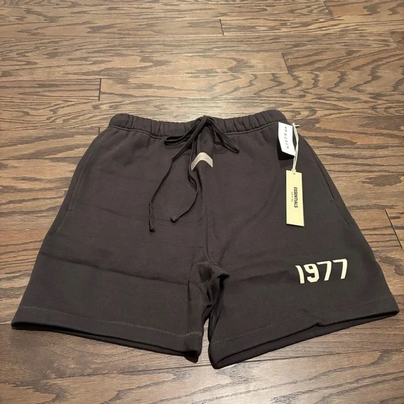 Fear of God Essentials 1977 Iron Shorts Sweatshorts M Medium NEW NWT - Picture 5 of 6